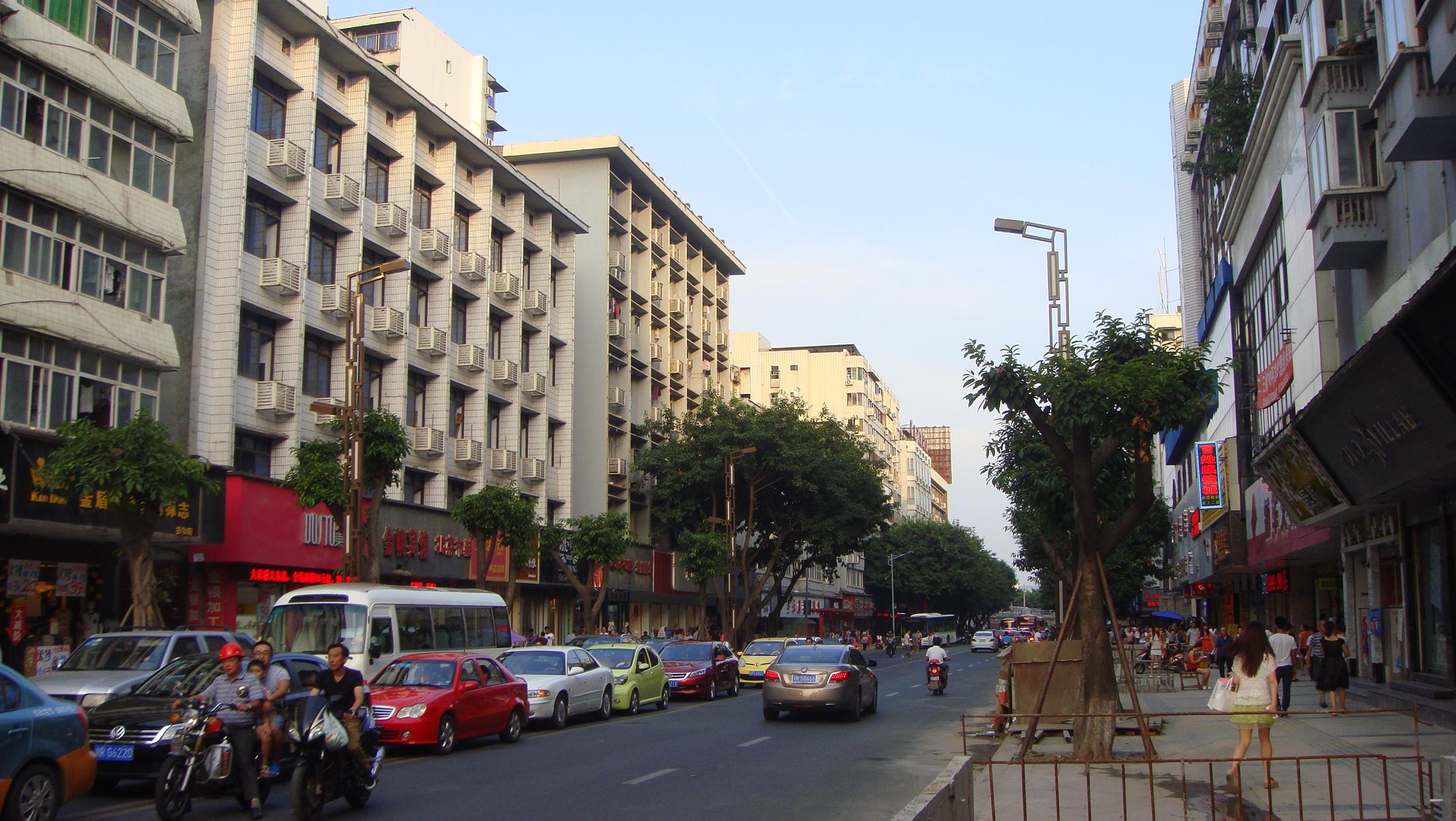 拍不得,也得拍——南充市順慶區主城區街景之四,模範街即景