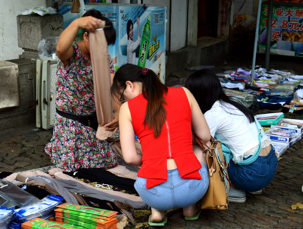 纪实实拍组图在沪生活的外来打工者的星期天