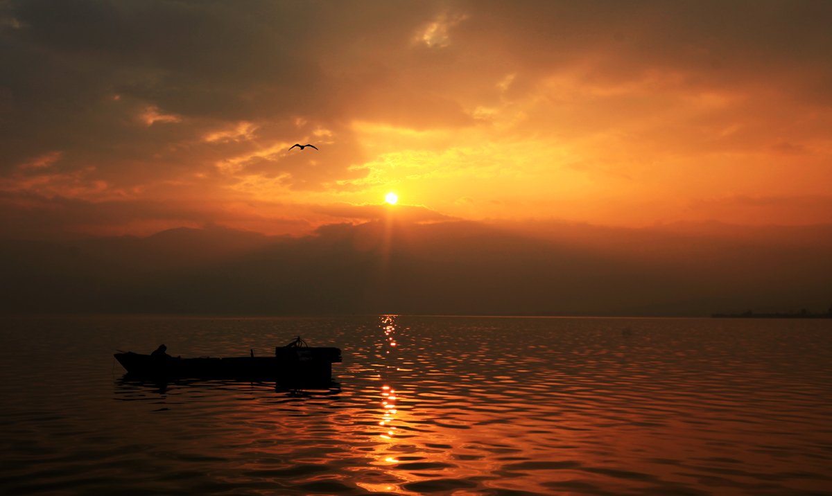 魅力西昌之邛海日出