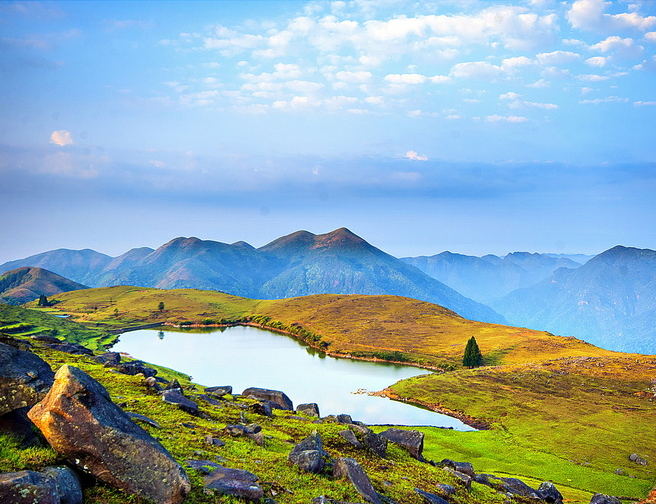 徒步登顶赏斗湖天池绝美风光【转】