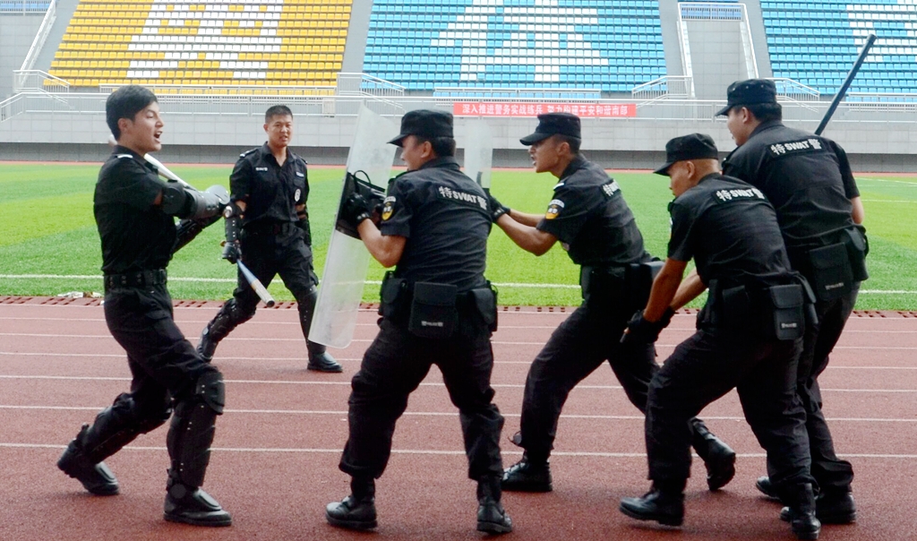 南部县公安局:盾枪攻防 拳棍竞技 反恐防暴 实战演练(赵警官图文)