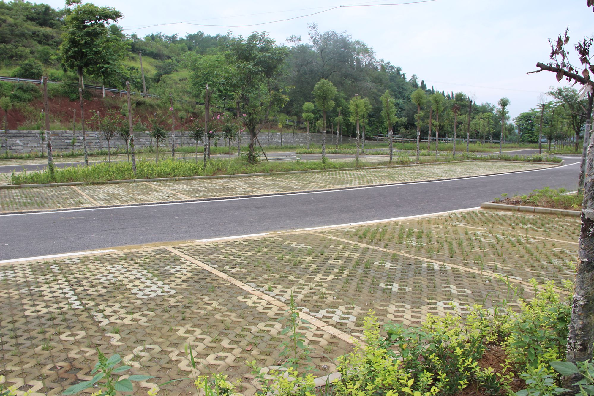 古宇村即将建成了,看一看停车场和民居风格!