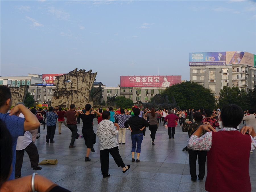 西充安汉广场的早晨-西充论坛-麻辣社区