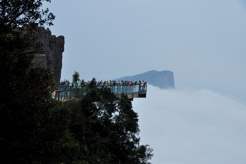 剑门关悬空玻璃景观平台观景