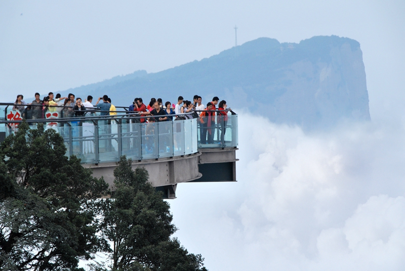剑门关悬空玻璃景观平台观景