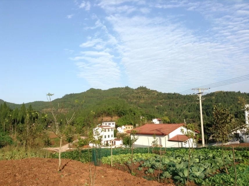 河舒镇美丽的唐康村--行走在燕山下高速路旁的