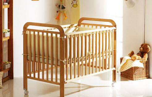 第四种:竹制婴儿床   &nbsp; &nbsp; 竹制婴儿床一般是使用对身体