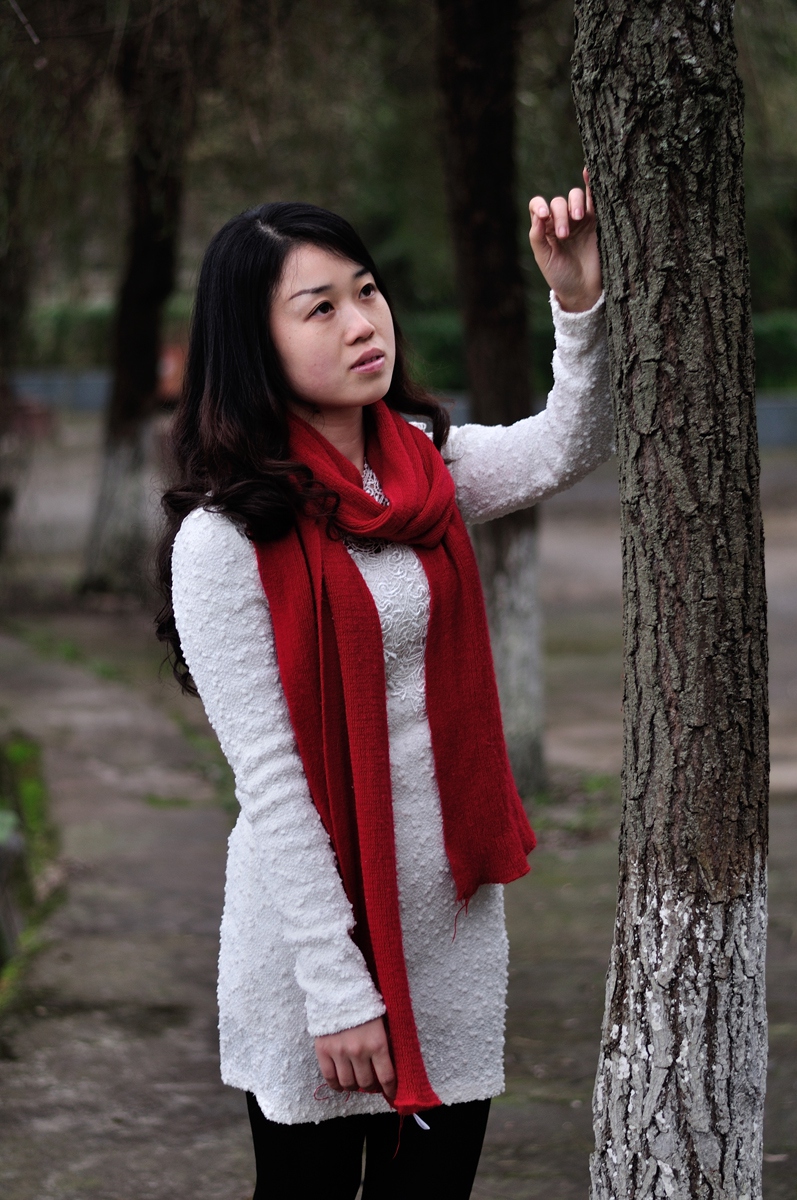 美女回家,路过西月湖