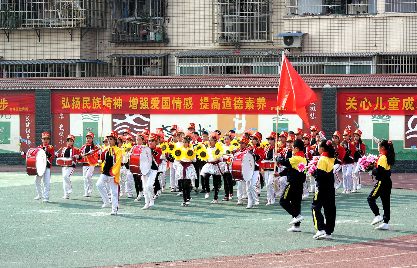 高坪区小学鼓号比赛剪影