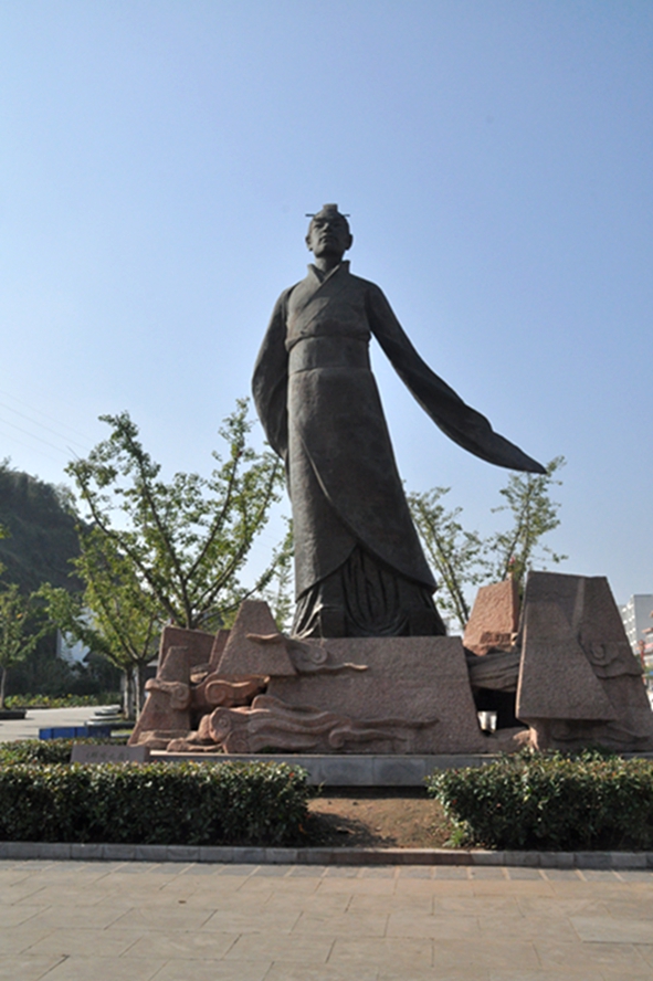 网友马小春建议:司马相如的雕像应该放在五星花园里.