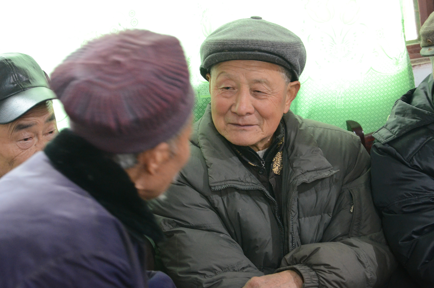 春节来临占山乡飞凤山村两委会举行了慰问老年
