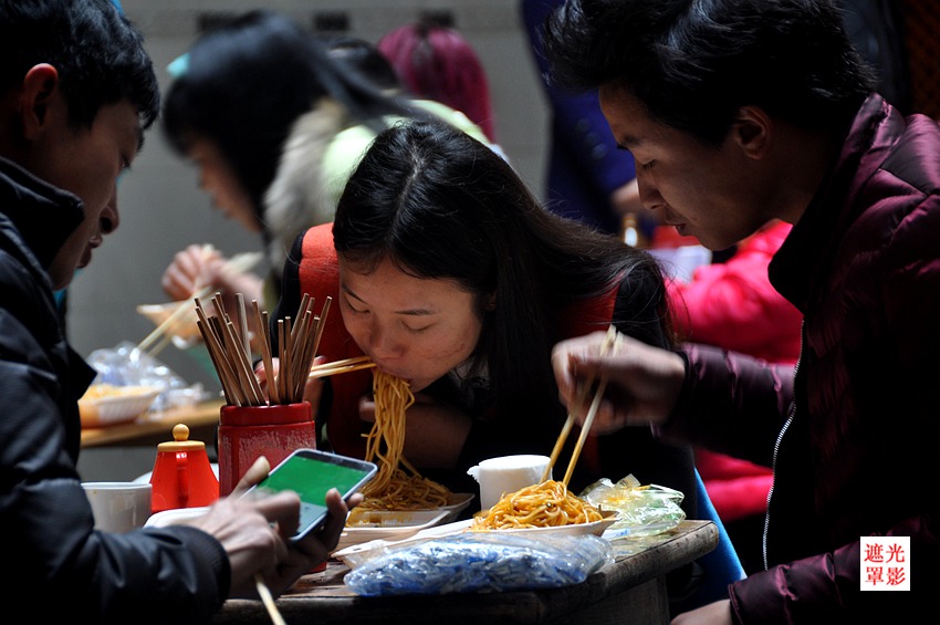 营山万人吃凉面图片图片