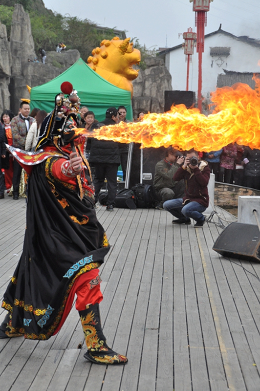 蓬安绝技:变脸,吐火