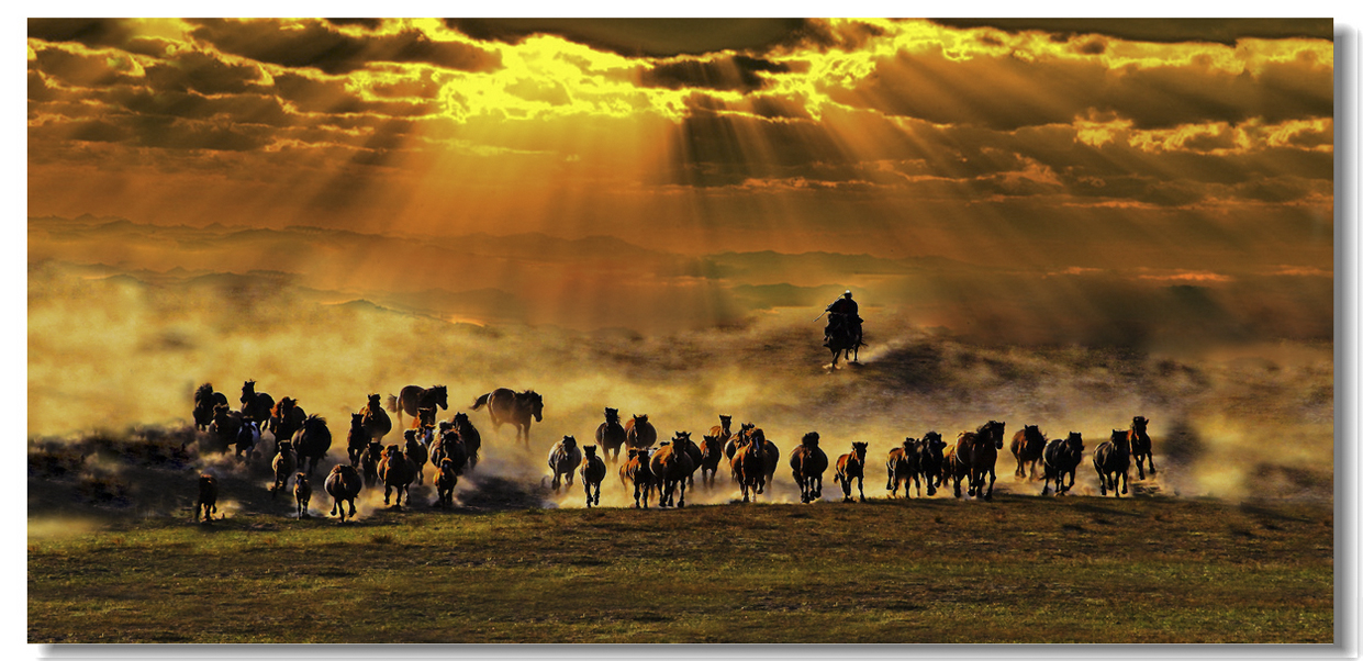 康巴小镇的初春赛马图