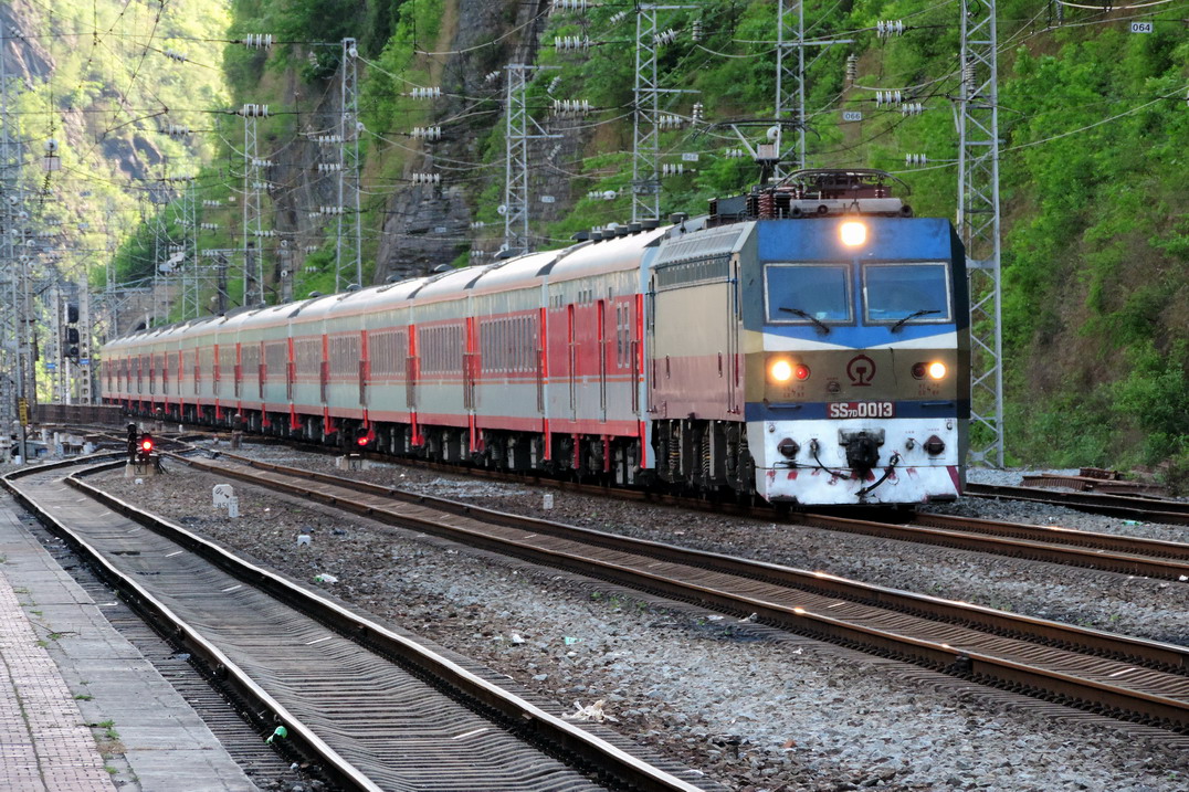 暮春去大滩看火车