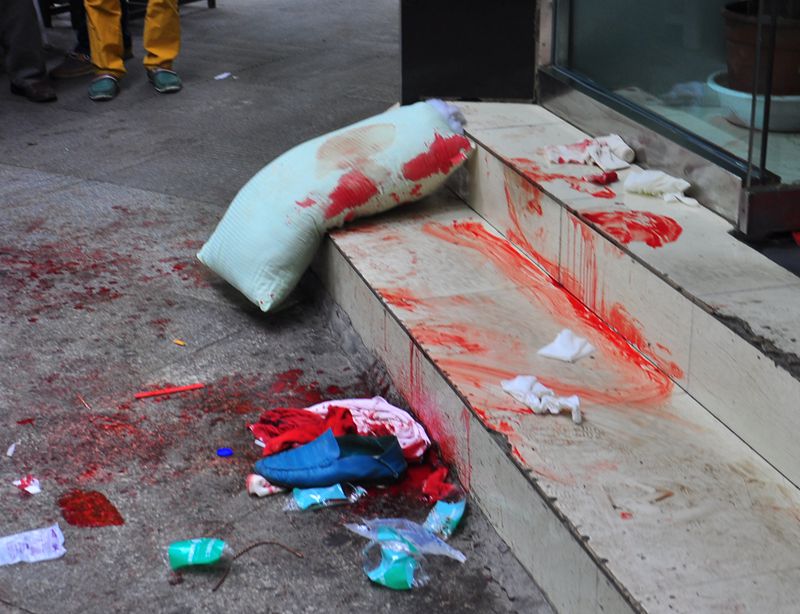 【市井扫描】刚刚格瑞尔门口发生流血事件(胆小慎入)