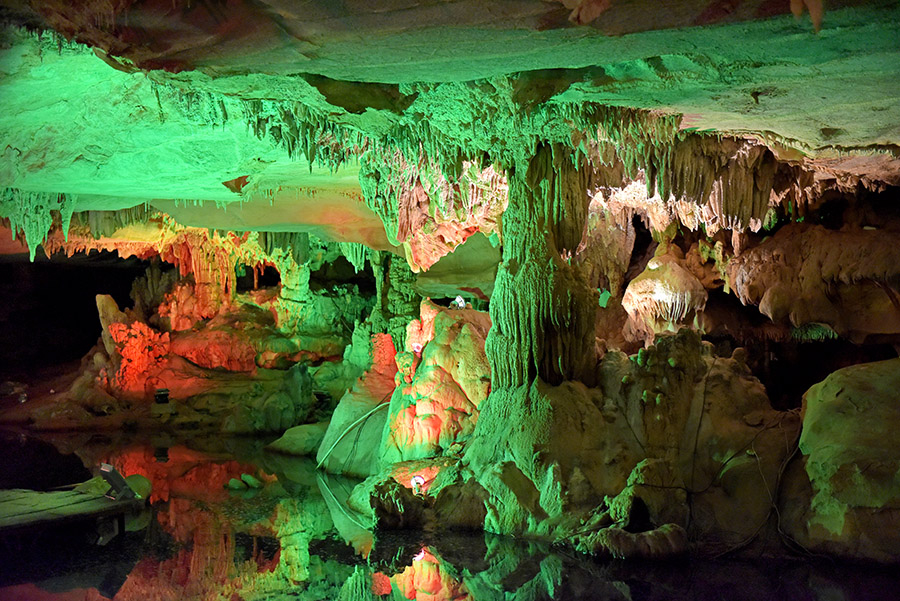 云南普者黑火把洞