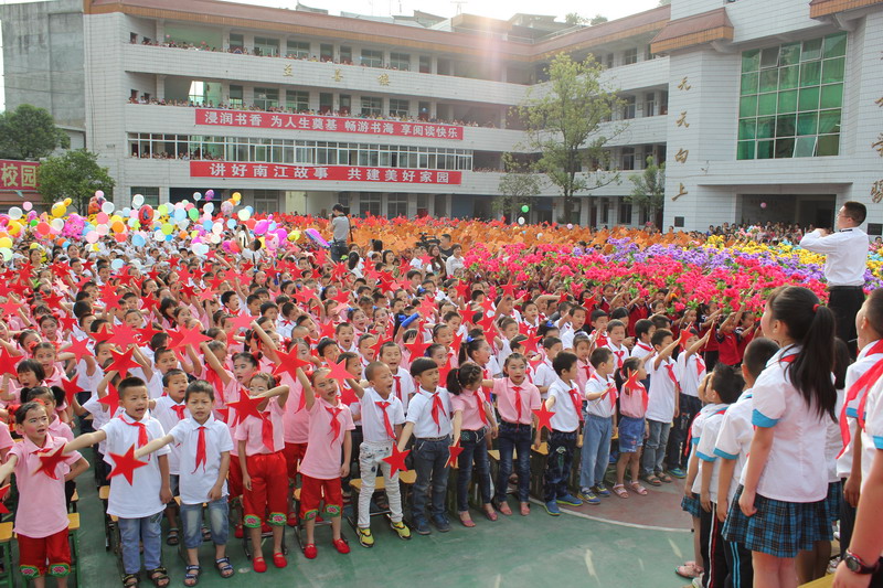 二完小六一全体师生们文艺演出