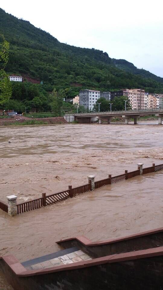 南江恩阳河大洪水-木门正直段