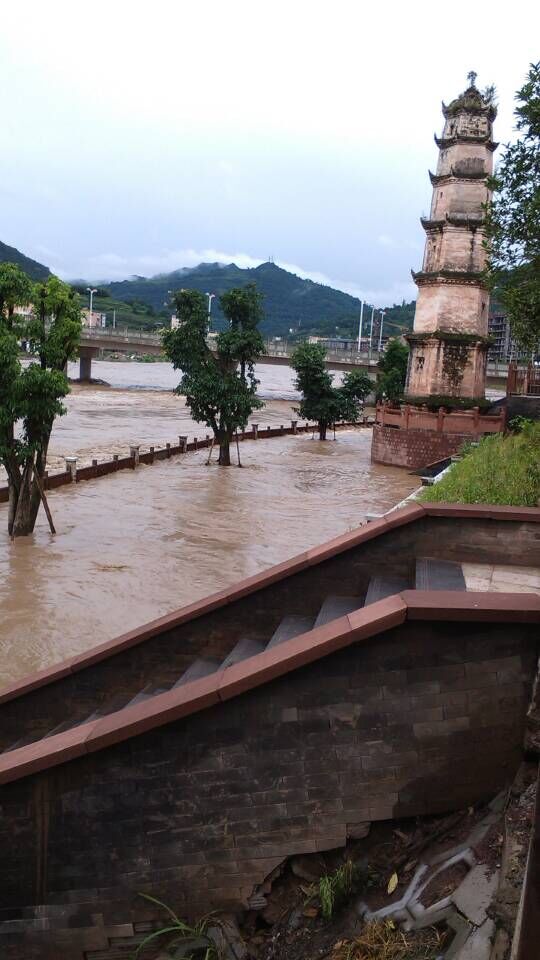 南江恩阳河大洪水-木门正直段