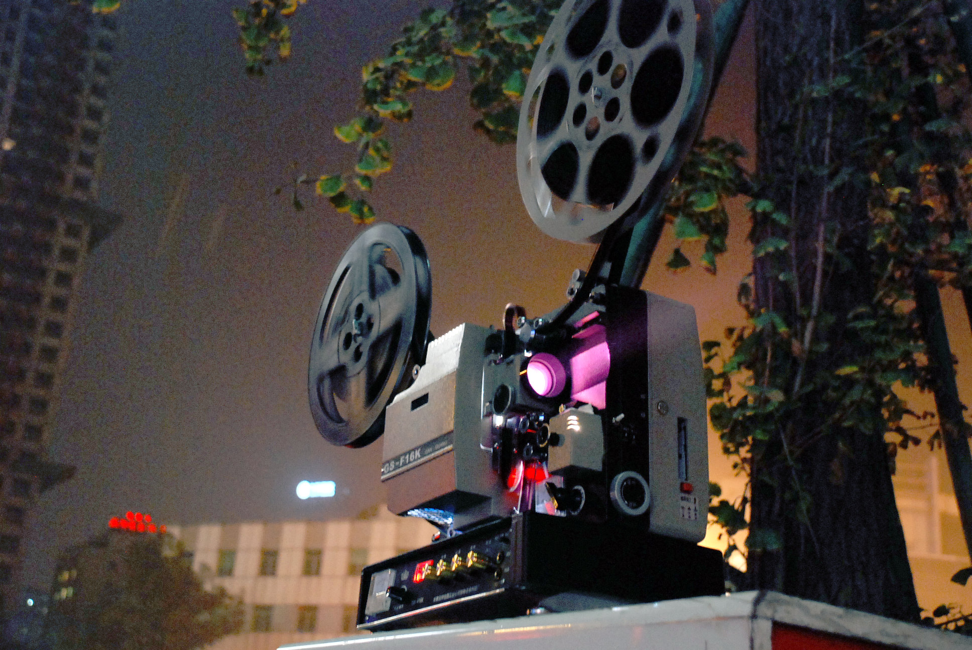 你们城裏人真会玩之——坝坝老电影