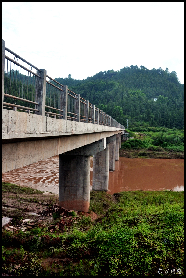 鹽井跳墩河上架了一座橋