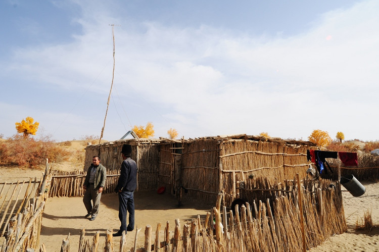 新疆大漠中的突厥野人村