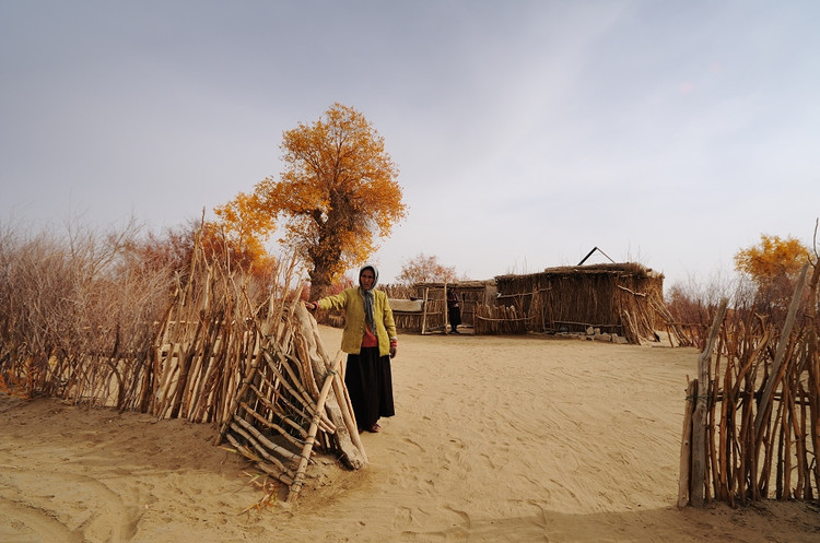 新疆大漠中的突厥野人村