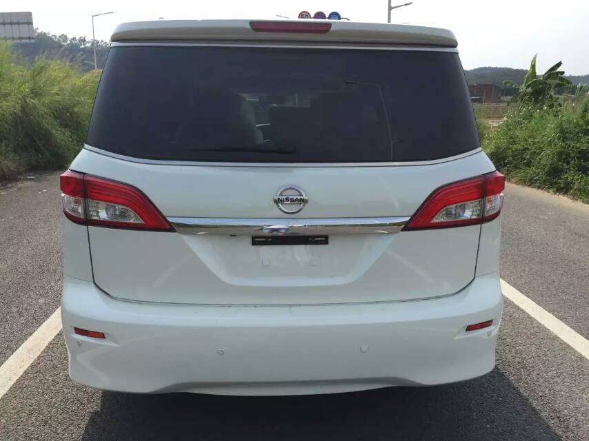 14款日产贵仕3.5,白色