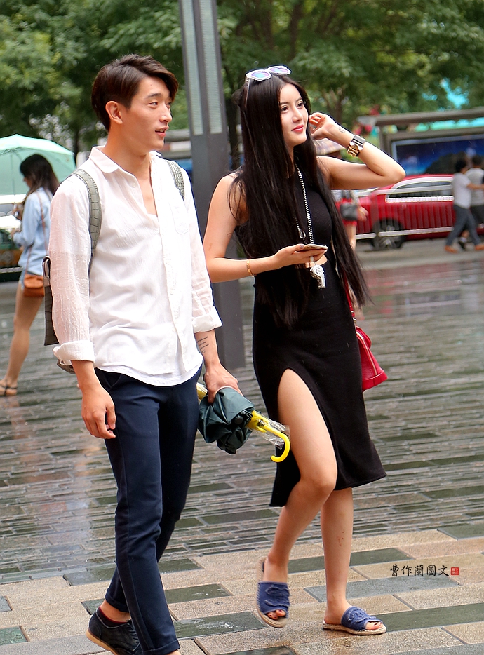 曹作兰街拍作品欣赏:为性感加分的黑衣美女