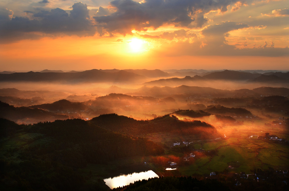 再现2014年7月23日在西充金华山拍撮的自然风光