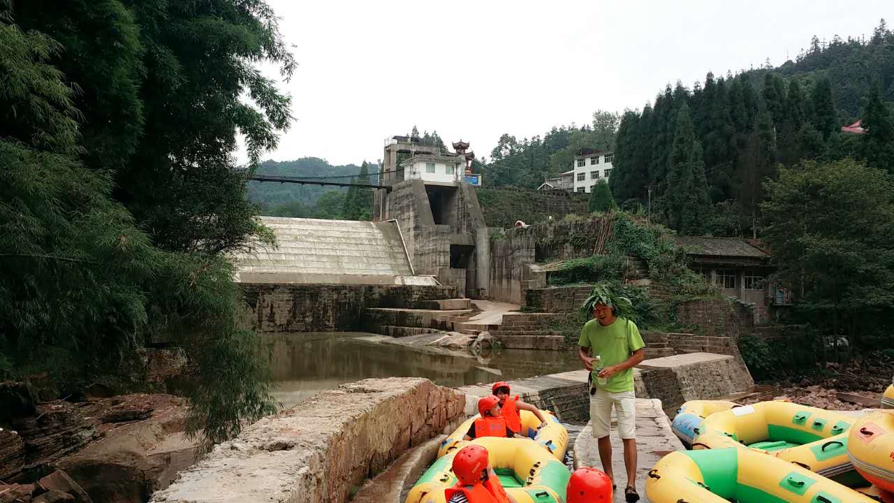 雅安峡口漂流(爽翻天!