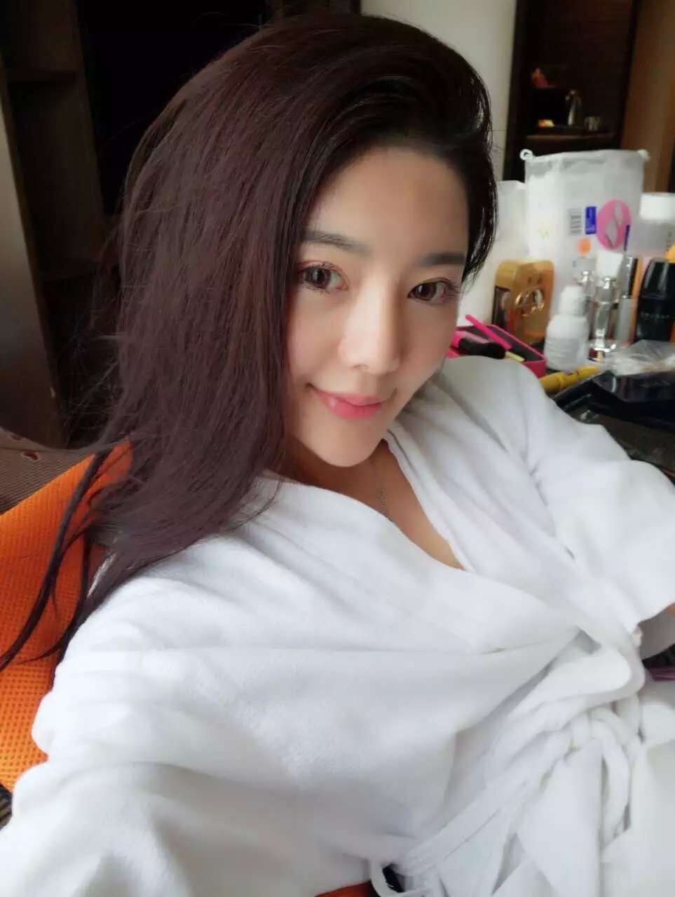 女26岁马上解约,寻一安稳男人成家.