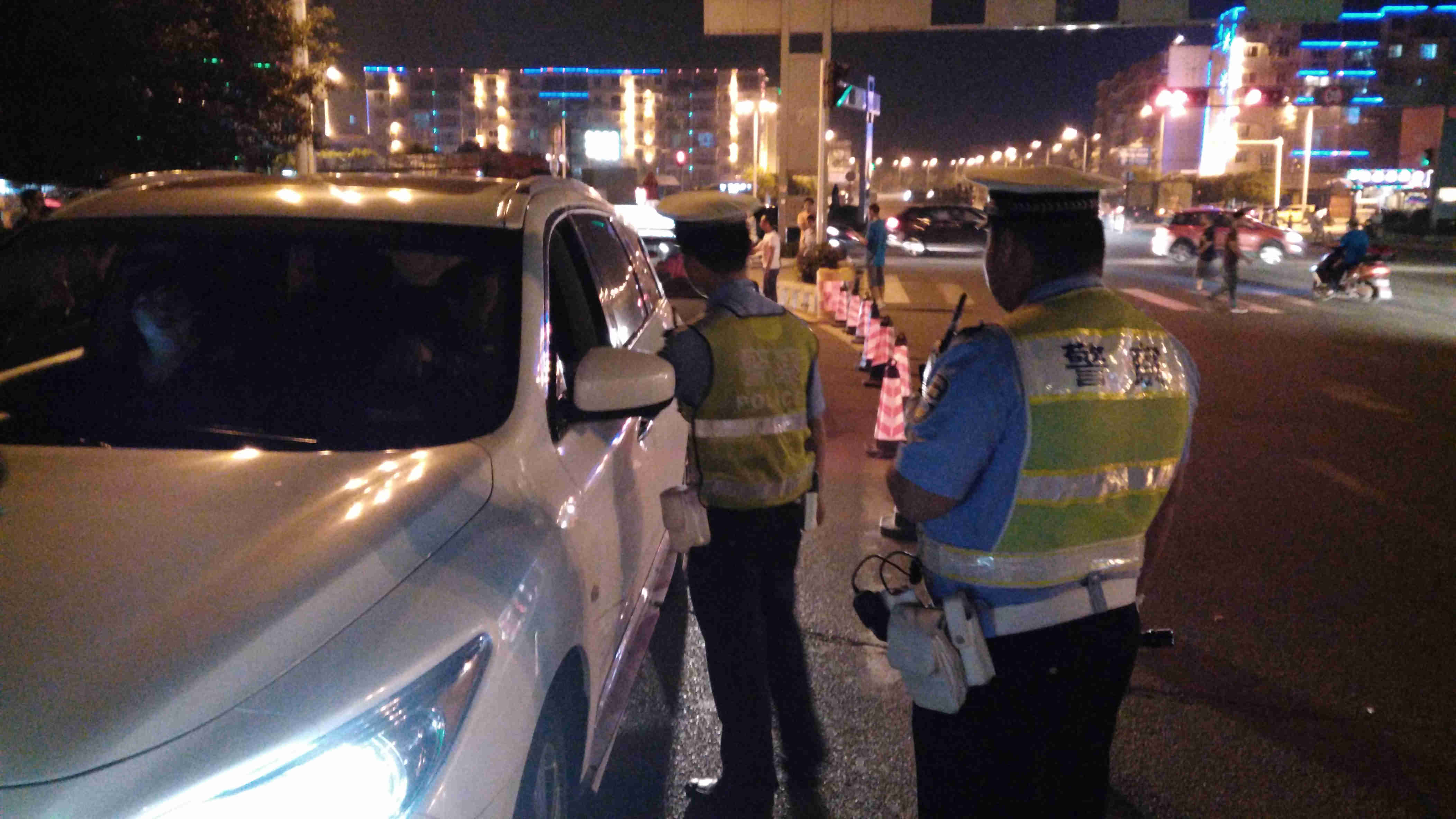 喝酒不开车,开车不喝酒,跟山水先生体验查酒驾现场