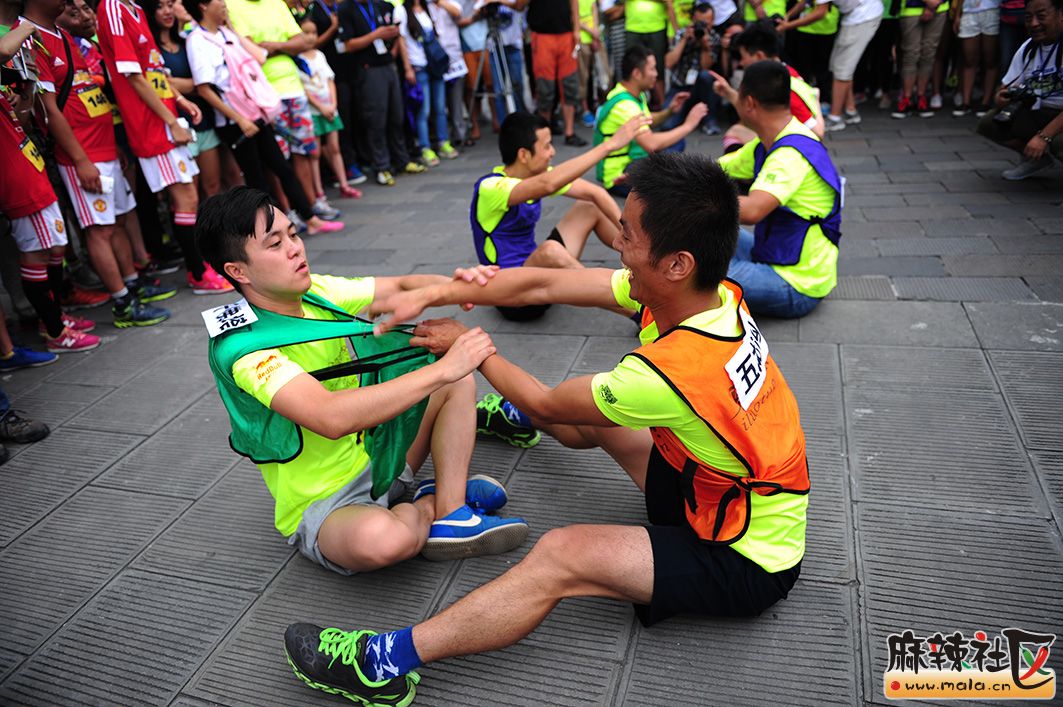 都江堰首届撕名牌活动尝试