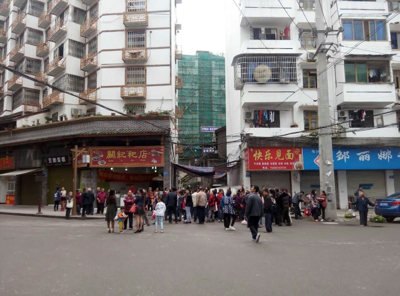 在凤窝街杀伤人的那个人已经警察抓到了,大家可以安心了(转)