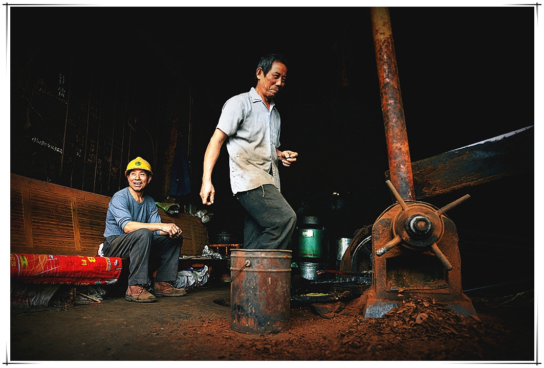 辛勤劳作的打油匠