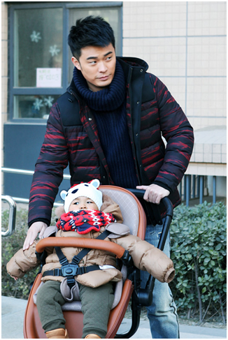 在剧中陈赫出演的富二代博爱奶爸张一男就是个长不大的孩子,一个不