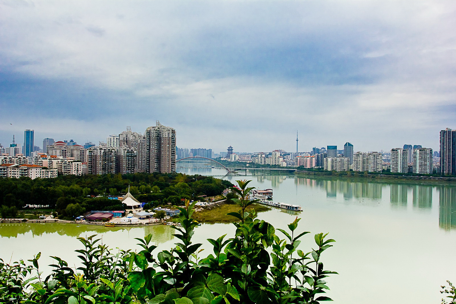 綿陽南山公園三江匯合處鳥瞰綿陽