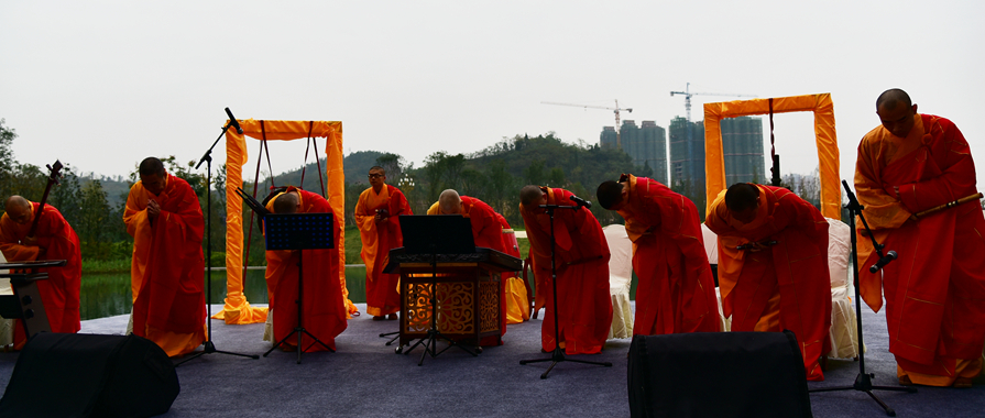 華夏梵音佛樂喚醒世人良知 相國寺武僧拳腳弘揚中華功夫