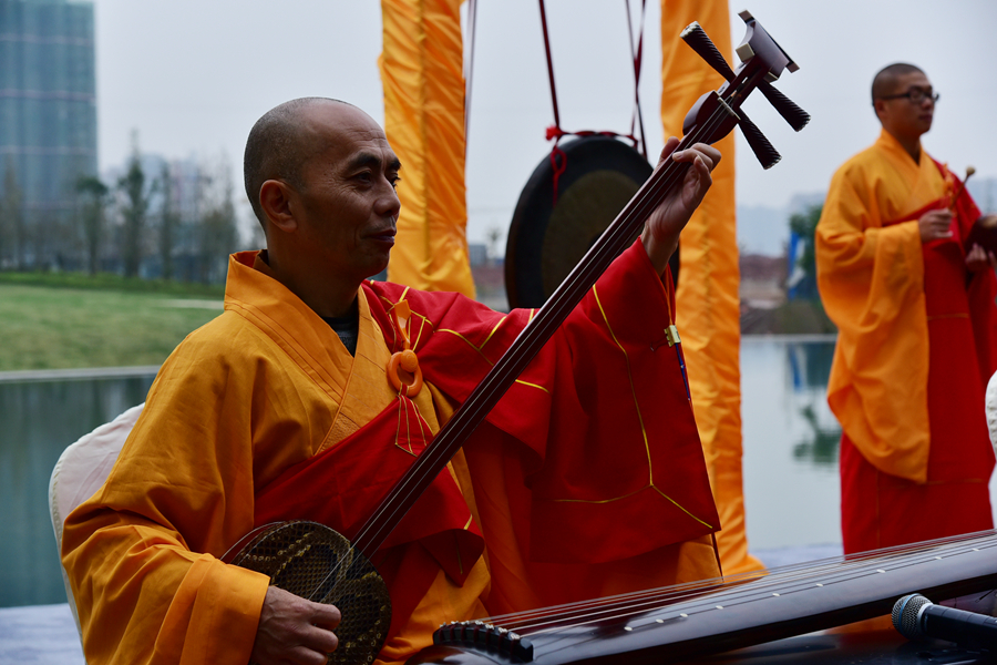 華夏梵音佛樂喚醒世人良知 相國寺武僧拳腳弘揚中華功夫