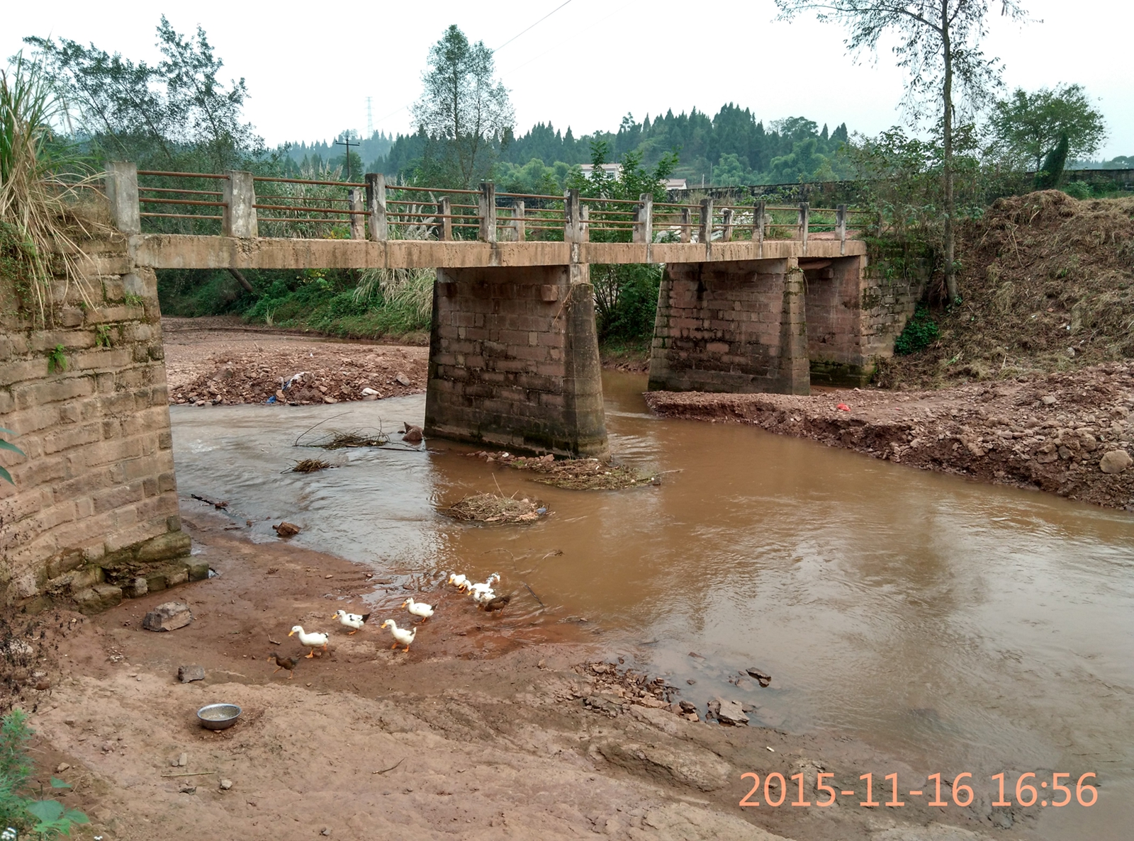 村头乡土味的小河桥