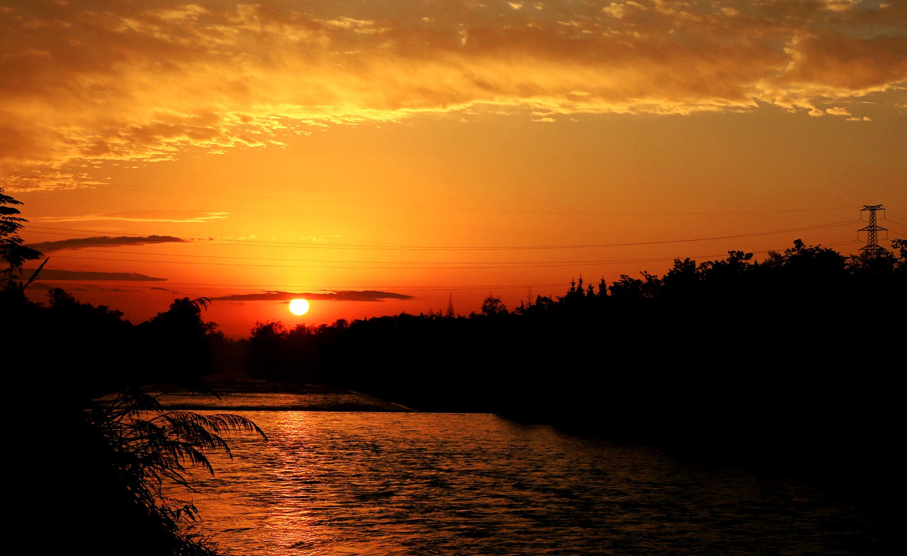 都江堰柏条河日出