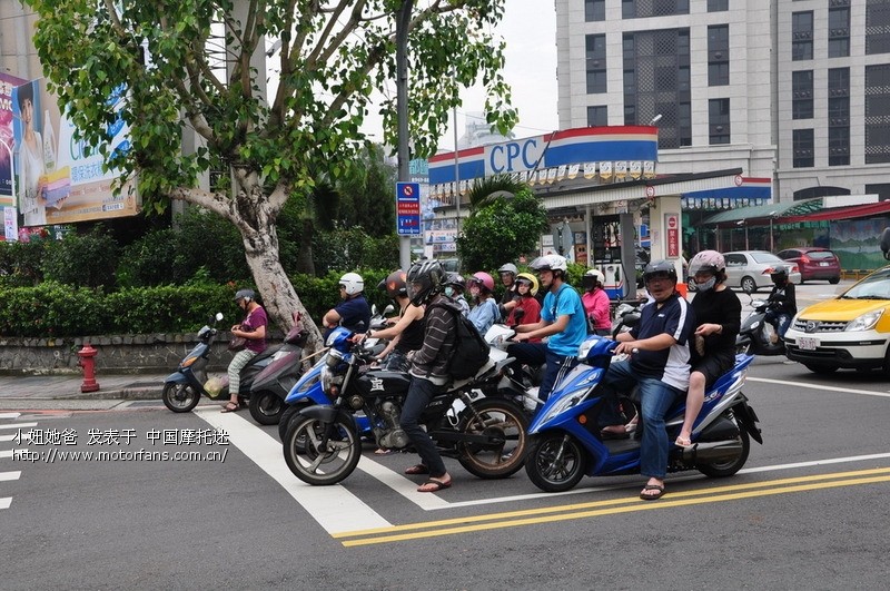 摩托车前置等候区缓解交通拥堵的好办法