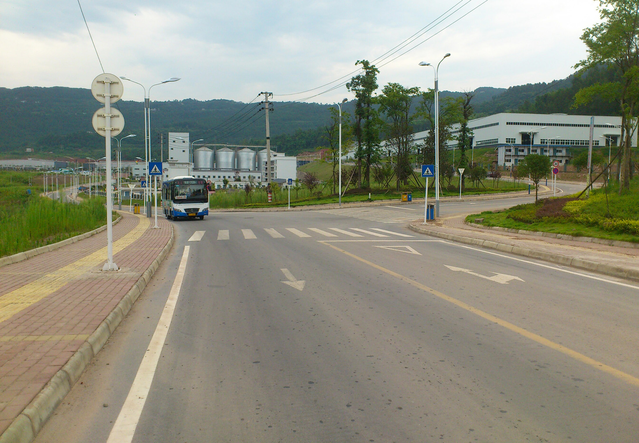 平昌龙岗镇街道图片图片