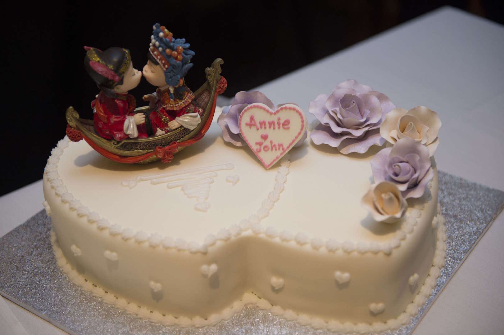 20150527-22_AnnieJohn_weddingcake.jpg