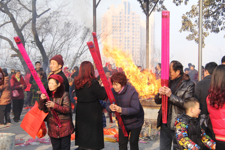 百姓生活·猴年第一天 大香烧在晓霞观