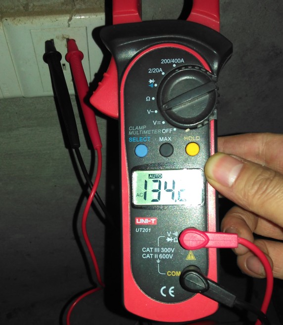 万用表检测平均供电电压1342v