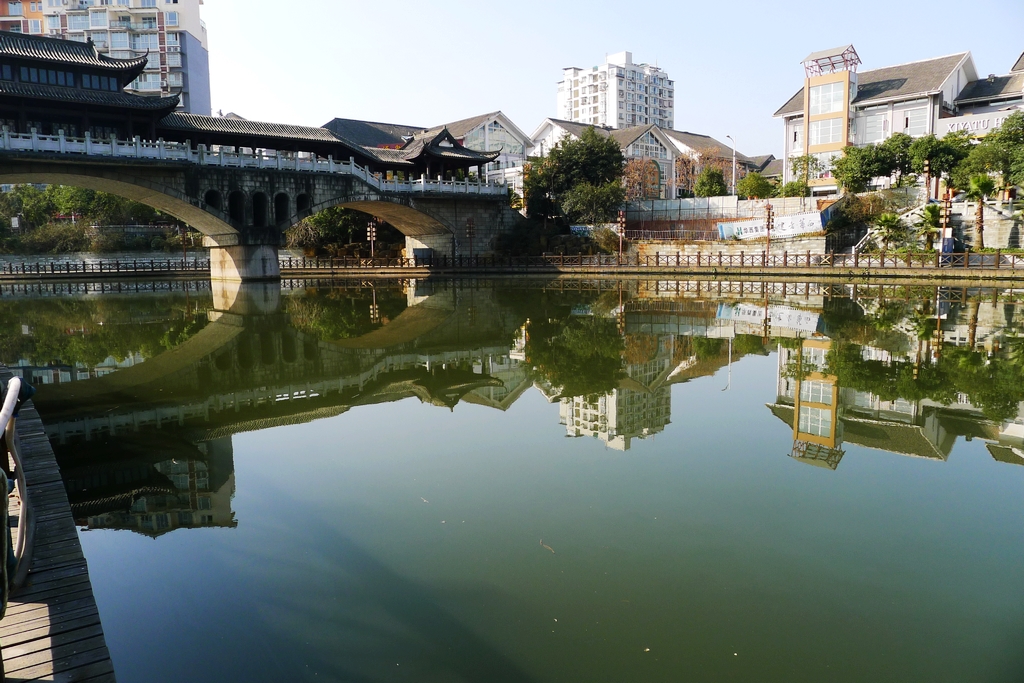 资阳九曲河边三贤公园