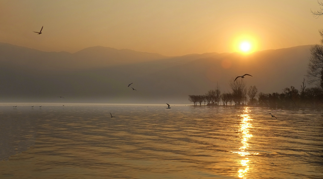 邛海日出